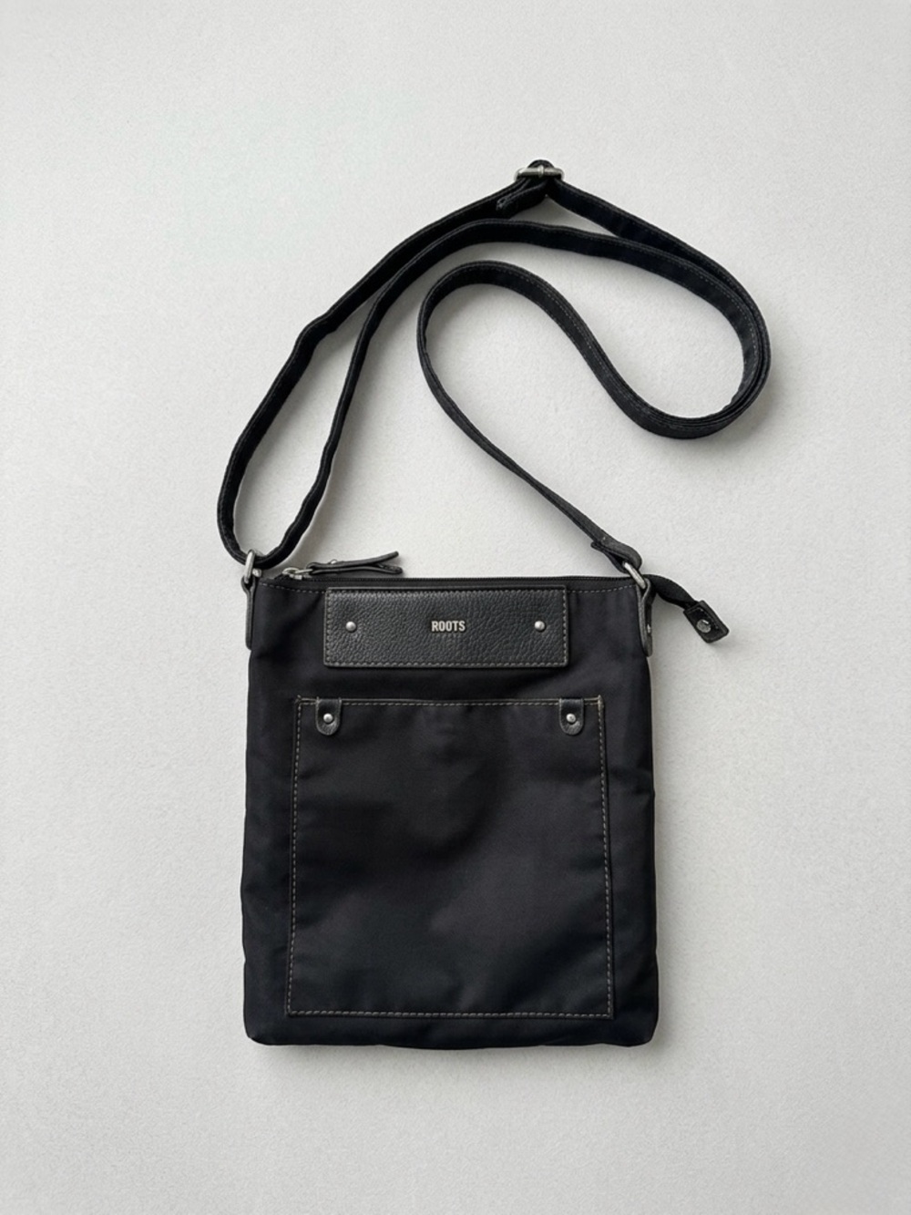🍒3/33$ Roots Black Slim Crossbody Messenger Bag